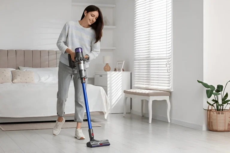 Speed cleaning routine showing the 5-zone circuit for a fast clean of the kitchen, bathroom, living room, bedroom, and hallway.